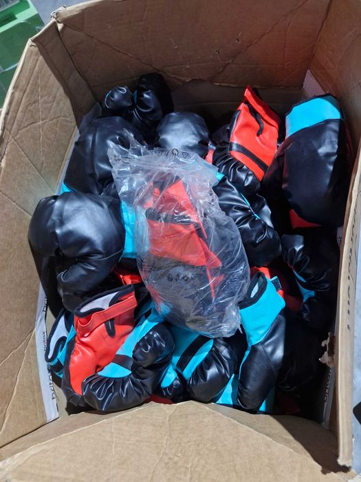 Rękawice bokserskie dla dzieci zestaw ponad 50 par!