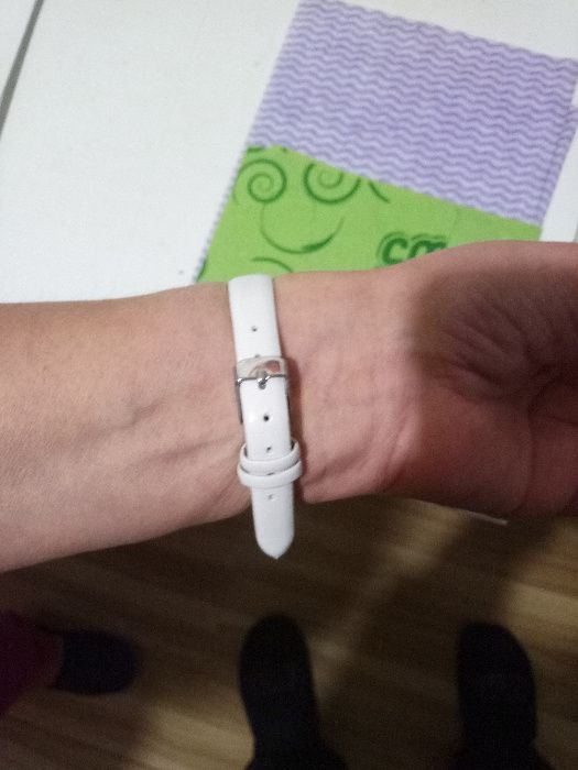 Nowy Zegarek Avon na białym pasku