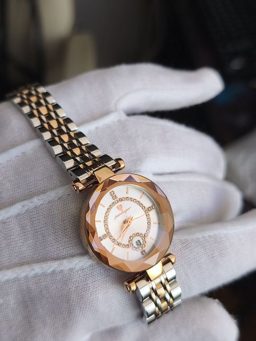 Relógio para mulher em aço inoxidável e vidro Crystal Hardlex.