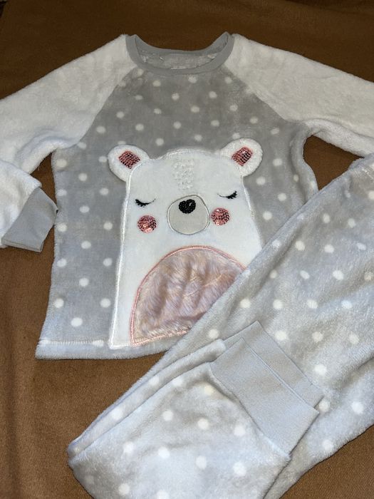 Піжама, светр, кофтинка на дівчинку 7-8 років