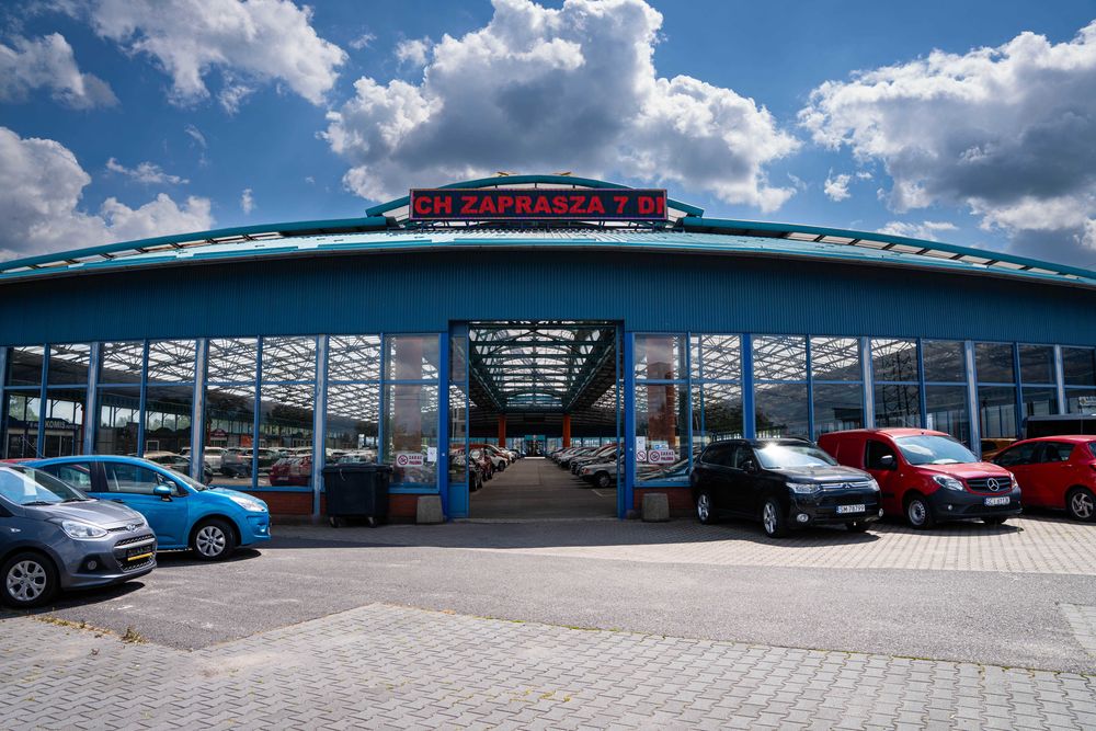 Do wynajęcia teren na 60 pojazdów pod halą