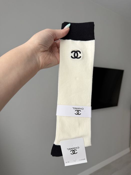 Молочные высокие носки гольфи в стиле шанель Chanel
