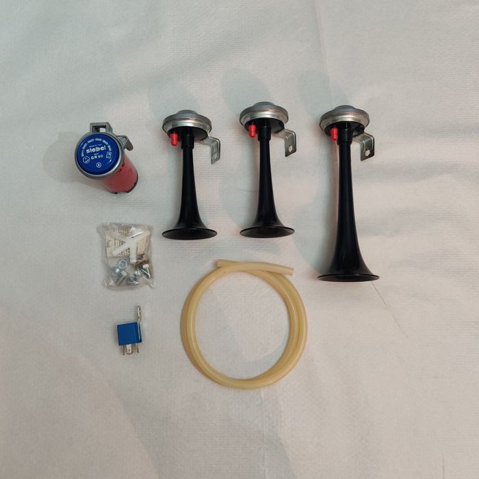 Buzina tripla stebel