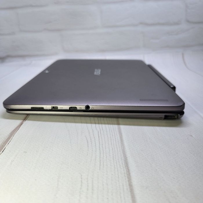 Продам ноутбук Microsoft  Surface Pro 4 1724 | i5-6300U | SSD М2 128 | LPDDR3 4gb