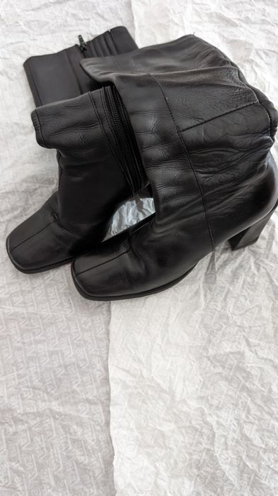 Botas cano alto em pele em excelente estado