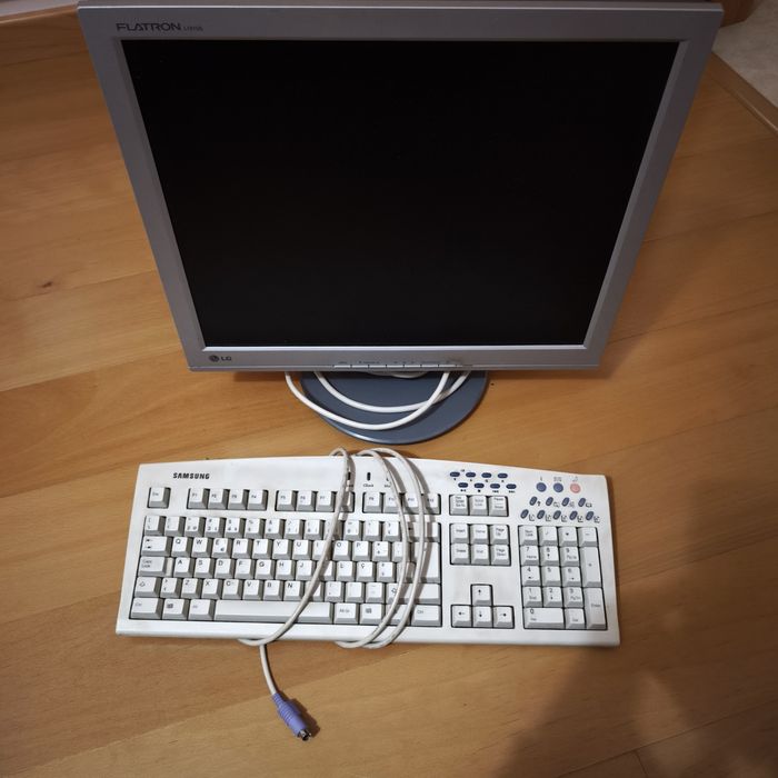 Monitor 19" e teclado64585626962306122