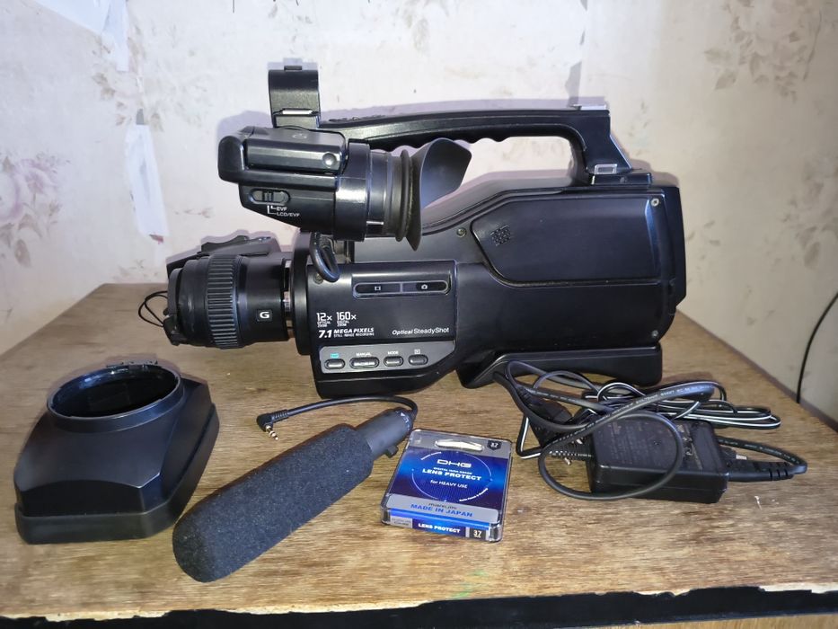 Відеокамера Sony HXR-MC1500P: