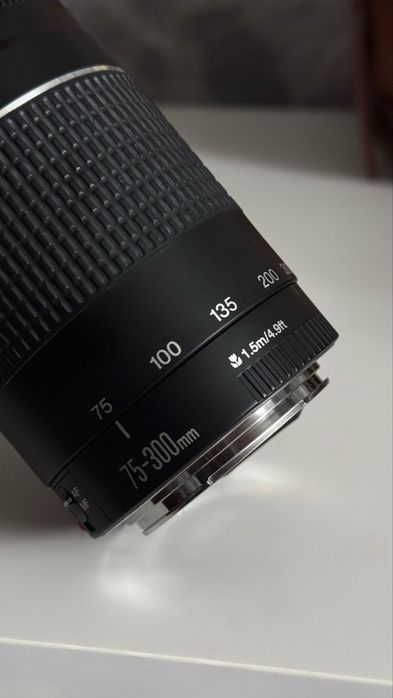 Зум об’єктив Canon EF 75-300mm f/4-5.6 III USM