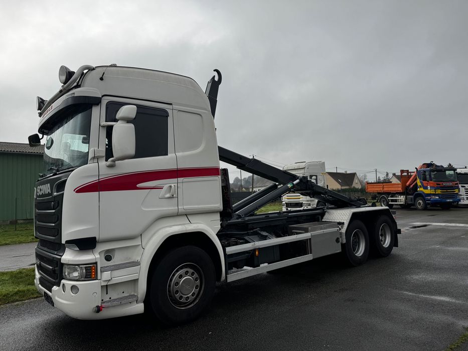 Scania R520 V8 6x2 amplirol gancho