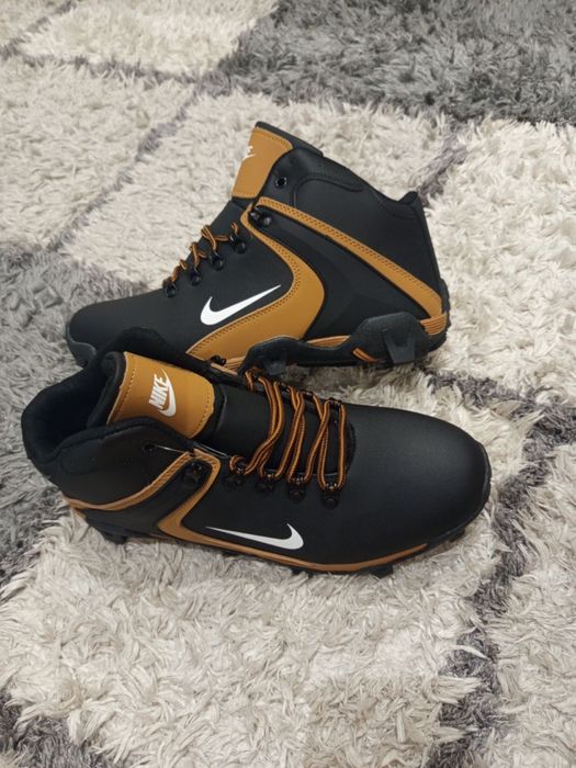 Nowe zimowe buty męskie.