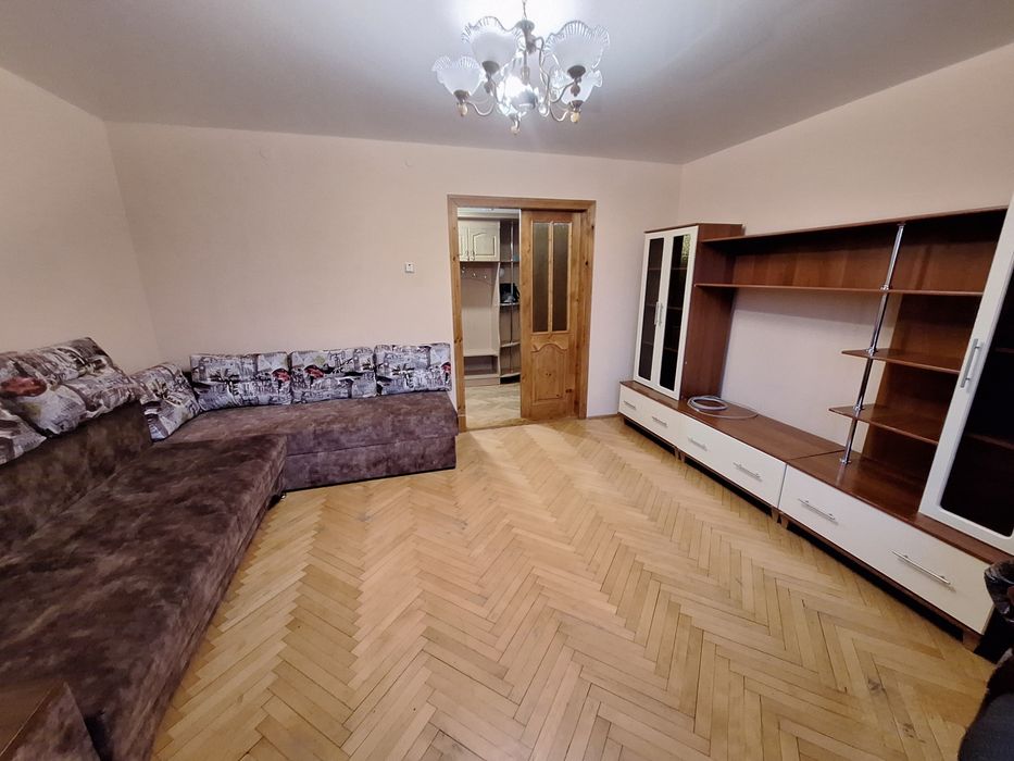 2 кімнатна квартира в Пасічній пл.68.5 кв.м з і/опаленням