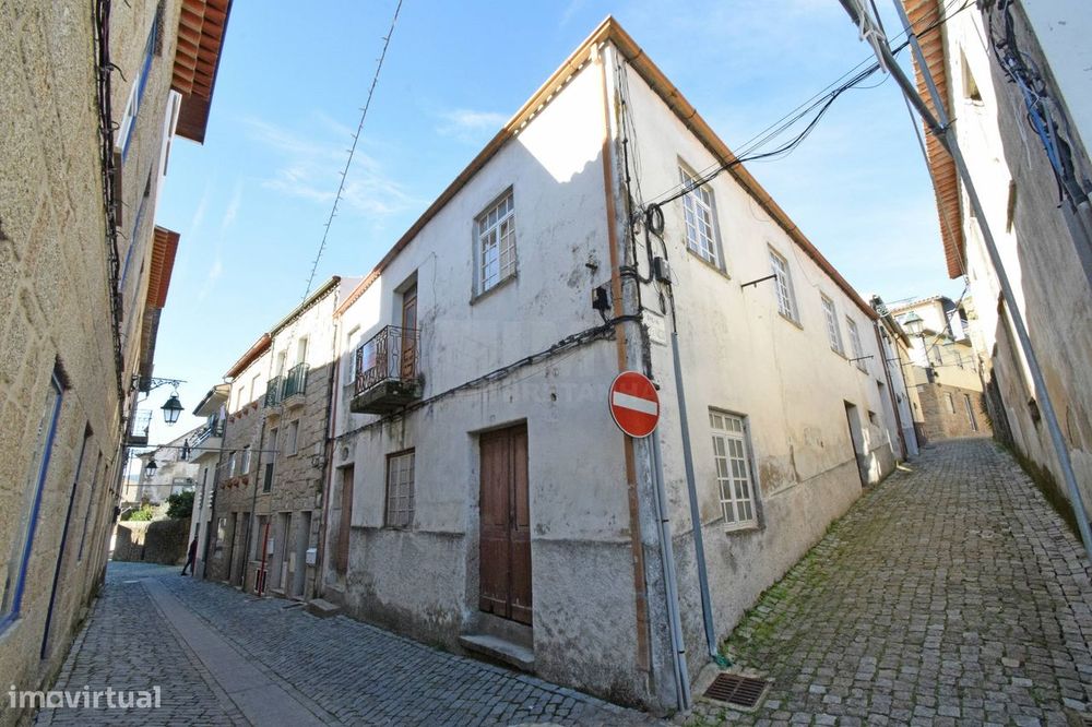 Edifício p/ Renovar - c/ 3 Frações Independentes — Teixoso E Sarzedo, Castelo Branco