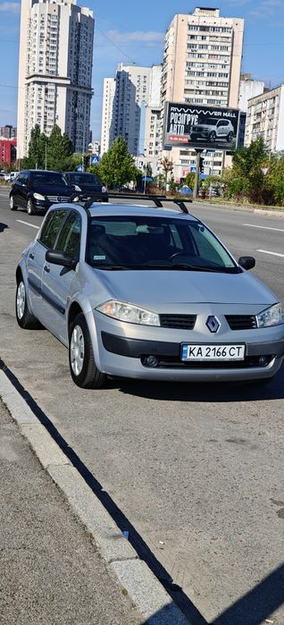 Renault Megane 2003 року  з бензиновим двигуном 1.4 та механічною коробкою передач. Пробіг 180 000 км.