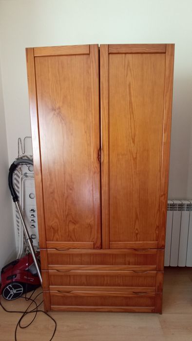 Mobília de Quarto em Pinho Mel - Móvel Estúdio + Roupeiro + Gavetão