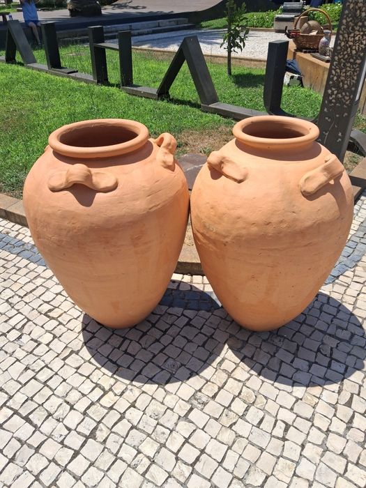 Par de talhas em barro