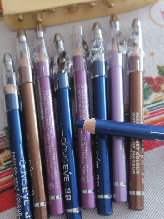 Delineador de maquilhagem64283465215873121