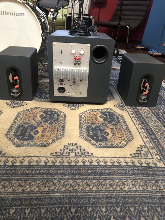 Colunas + Sub-Woofer Q Acoustics  como novas