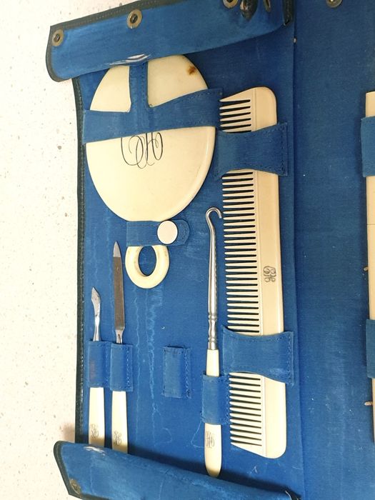 Fantástico antigo estojo de viagem de toilete