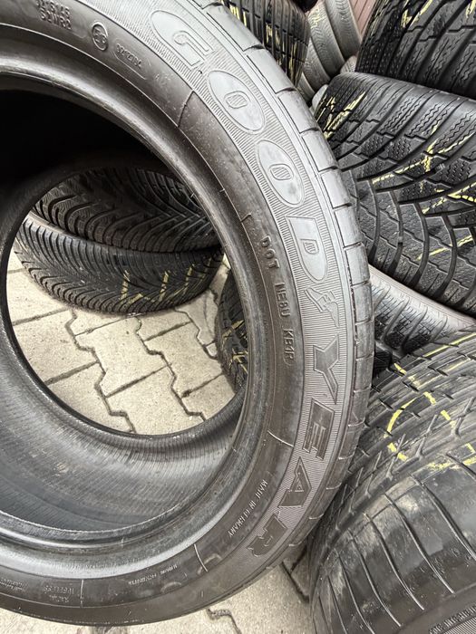 Sprzedam opony 245/45R18