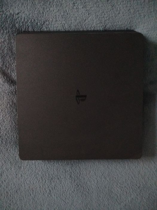 PlayStation 4 Slim Dwa pady + gra