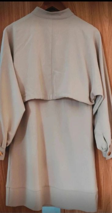 Sukienka beżowa elegancka By o La la