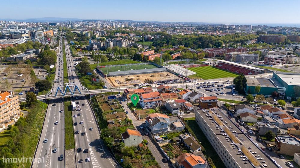 Terreno urbano para construção na Senhora da Hora, com 216m2