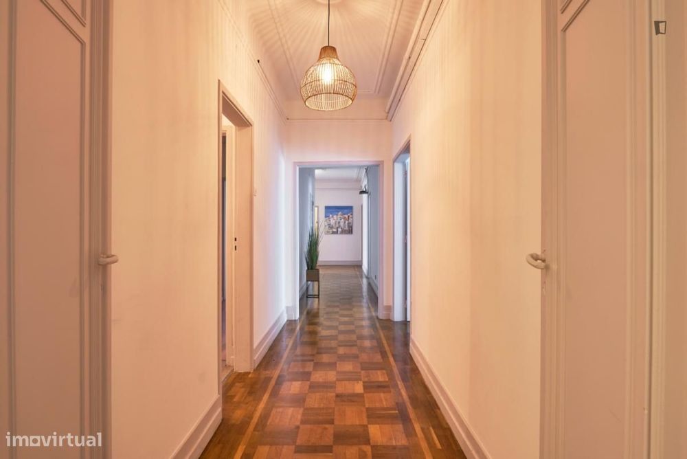 Quarto - localizado em Marquês de Pombal Lisbon