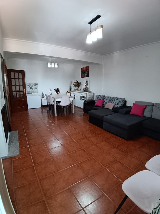 Vendo Apartamento T3 no Centro da Cidade de Mangualde  com muito luminosidade, acolhedor.