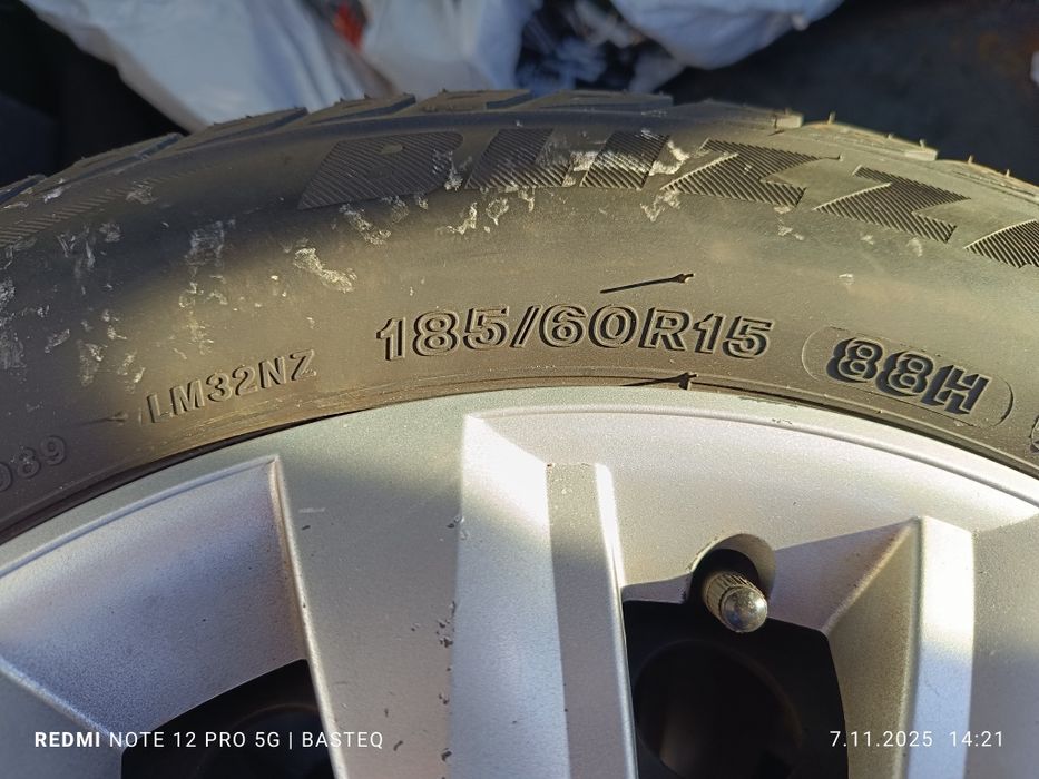 Komplet kół zimowych 185/60R15 VW Audi