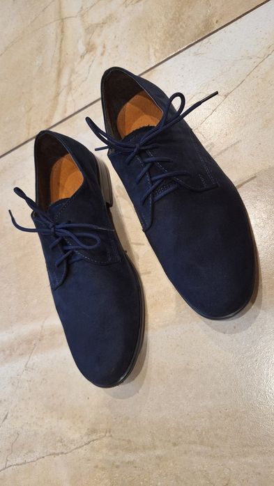 Buty zamszowe komunijne r. 35