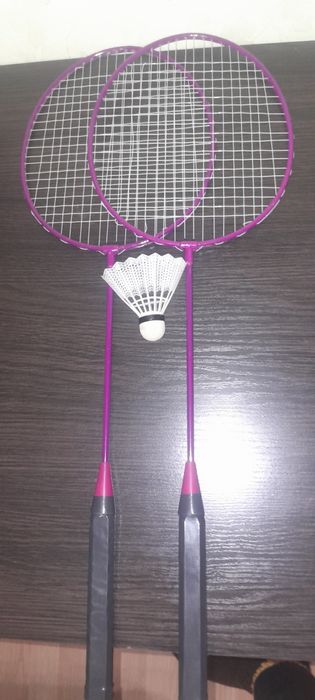 Бадминтон.  Волан один