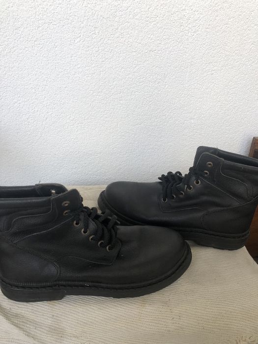 Чоловічі  черевики 43 розмір чорного кольор