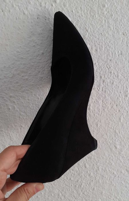Sapatos pretos cunha camurça Zara 36