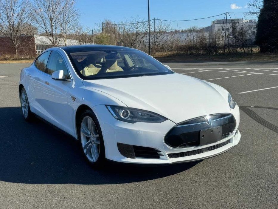 Tesla Model S Performance      2013