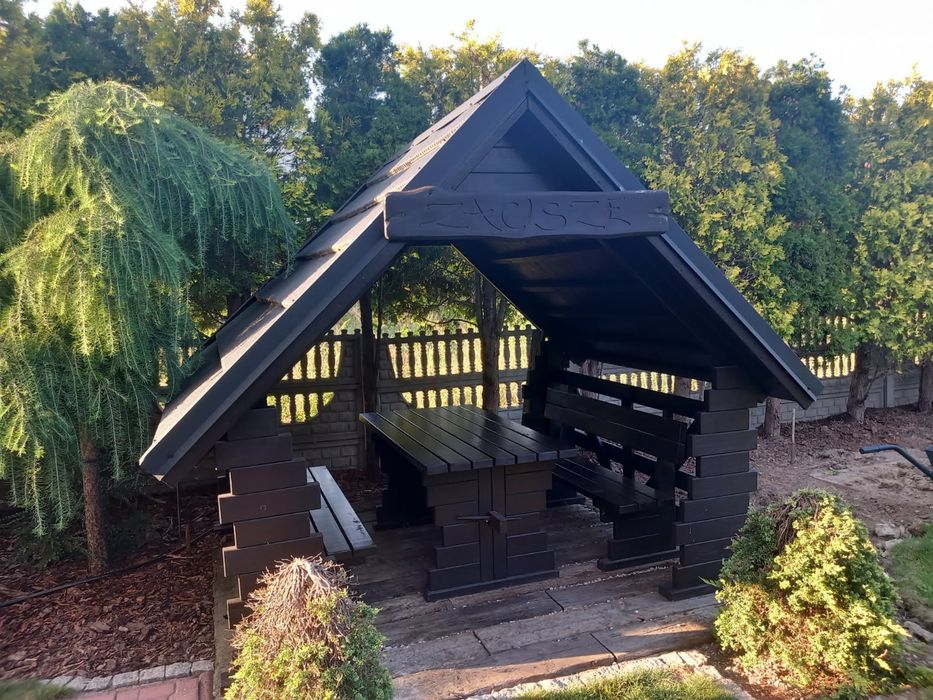 Altana ogrodowa z meblami – solidna, jak nowa! Meble ogrodowe