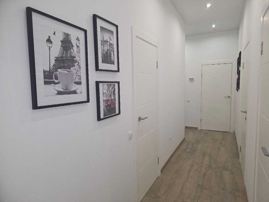 Продам дом на берегу озера с бассейном в КГ"Межречье" от собственника.