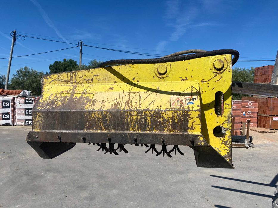 Triturador/Destroçador/corta mato hidráulico mini-giratória Ghedini