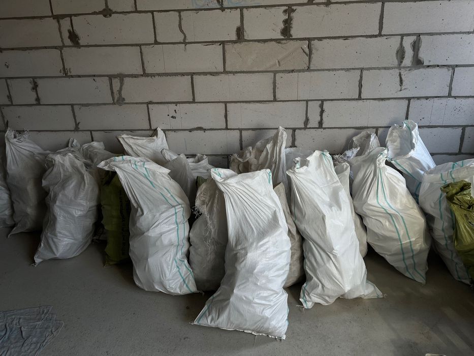 Б/у газоблок та мілкі камінці з цього ж газоблоку у мішках
