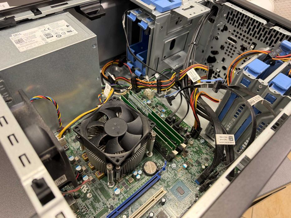 Serwer Dell PowerEdge T30 32GB RAM Intel Xeon WINDOWS