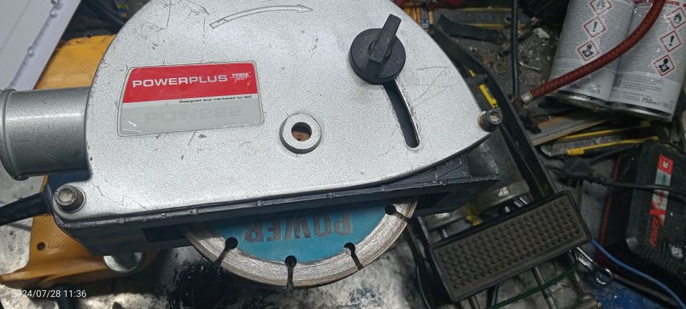 Máquina de abrir rasgos na parede e no chão