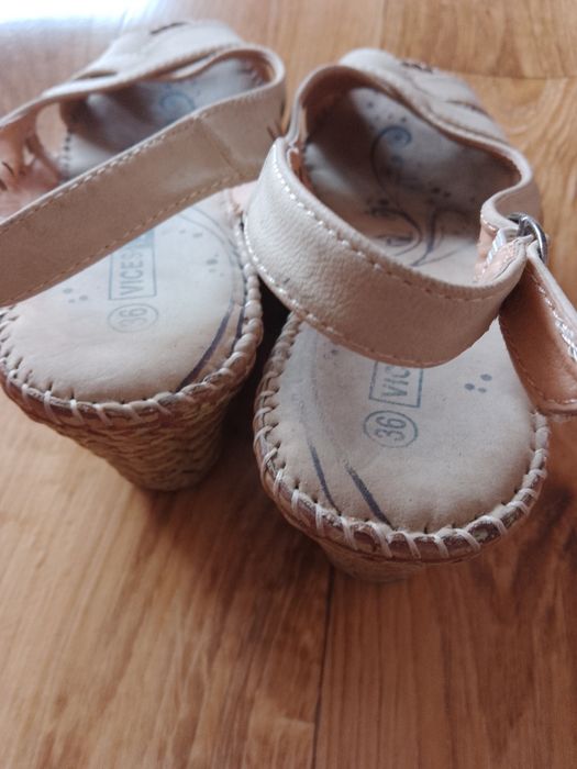 Buty damskie na koturnie skórzane rozmiar 36