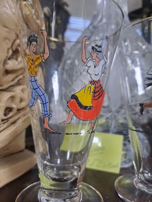 Copos antigos pintados