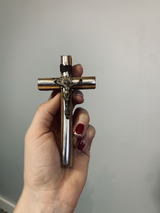 Piękny krzyż krzyżyk krucyfiks religijny