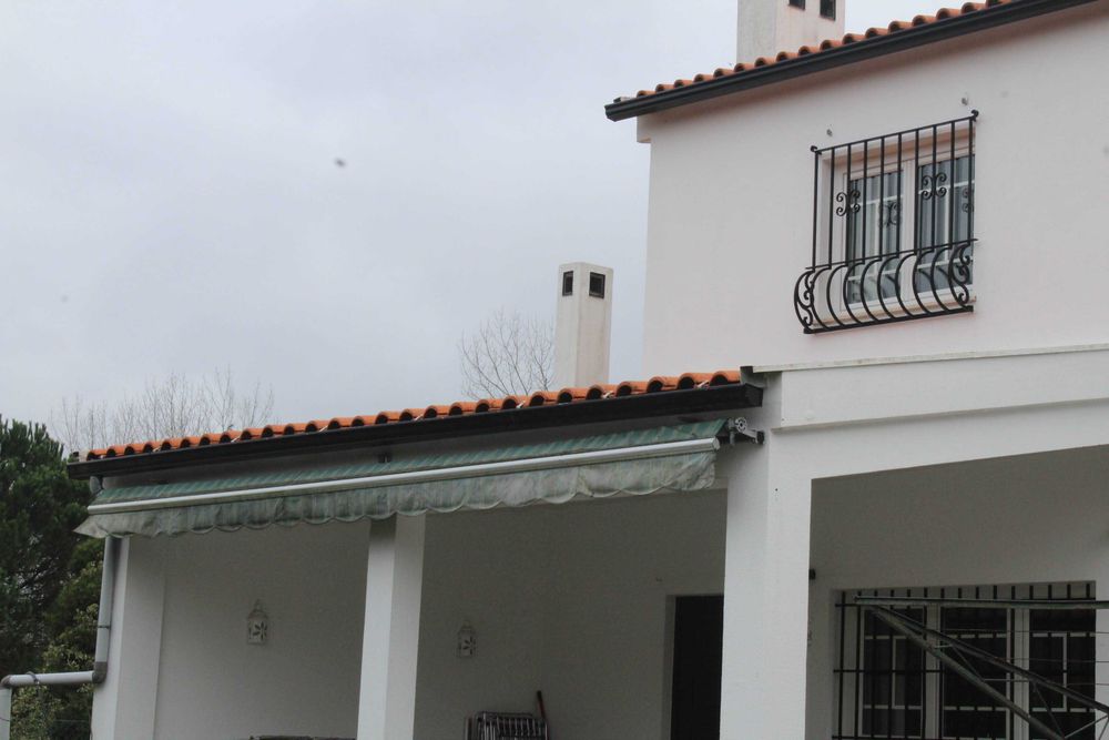 Moradia T4 com jardim, garagem e excelente localização em Cantanhede