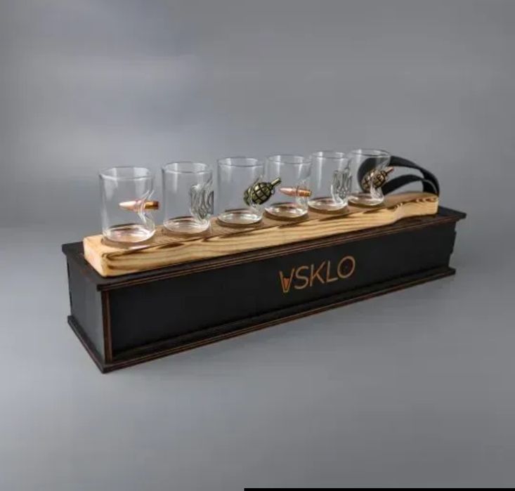 Подарунок, набір чарок з вставками з дерев'яною підставкою і упаковкою