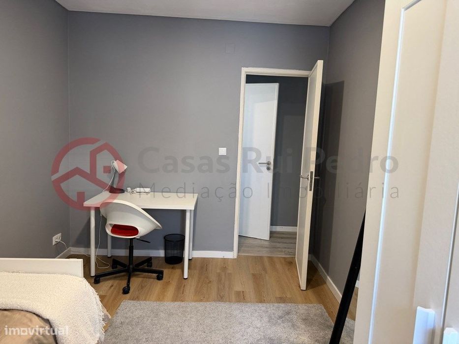 Apartamento T4 remodelado, a 5 minutos do metro do Laranjeiro, Almada