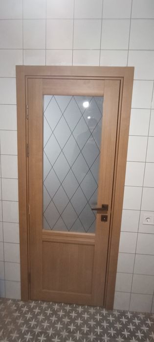 Установка міжкімнатних дверей та плінтусу мдф