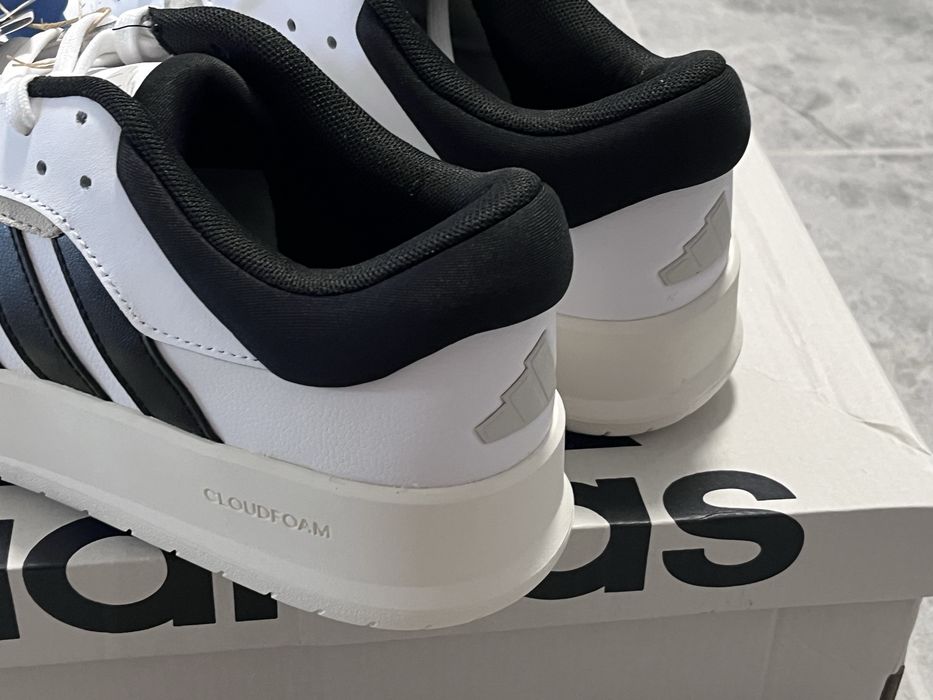 Оригінал кросівки adidas /28,5cм