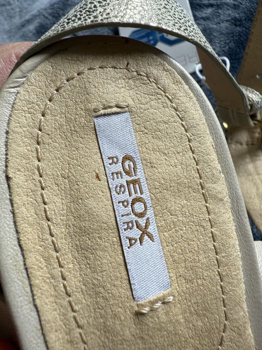 Nowe skórzane sandałki Geox r 40 na koturnie