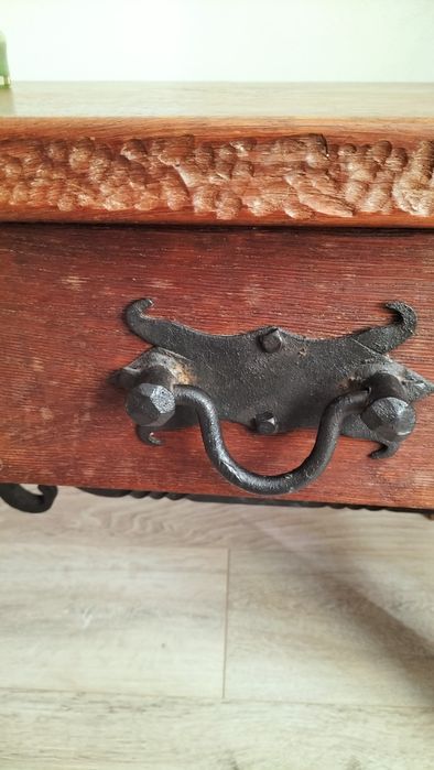 Stary stół drewniany dębowy z szufladami i kutymi elementami